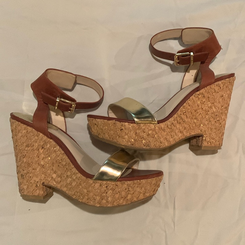 Vince Camuto Brown and Gold Wedges